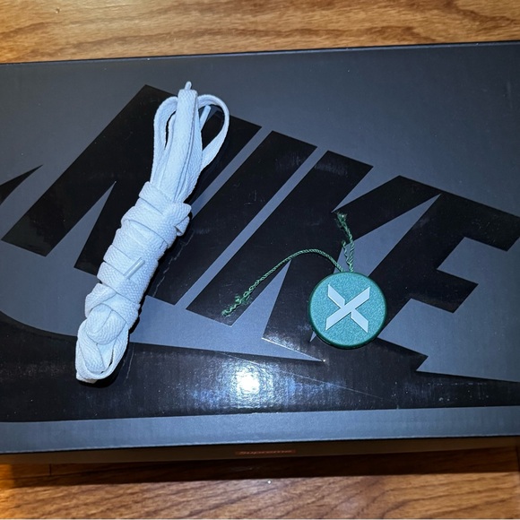 Supreme x Nike White Air Force 1s - Picture 3 of 4